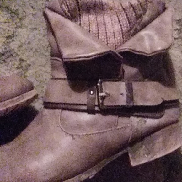 Boots - Picture 3 of 3